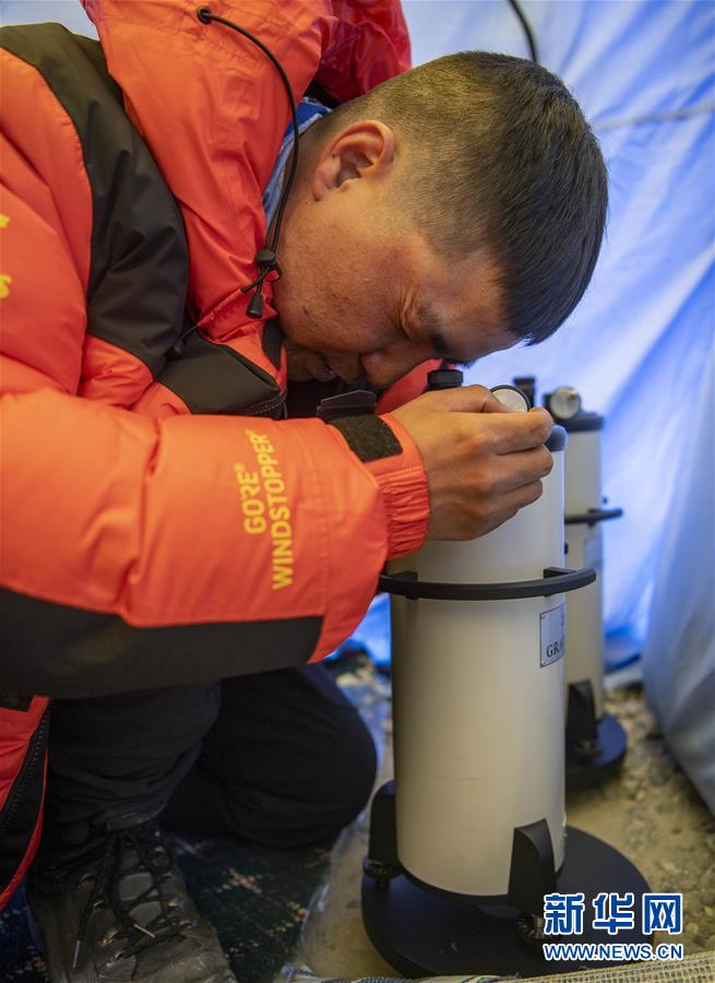 （新華全媒頭條·圖文互動(dòng)）（9）往更高處長(zhǎng)、往長(zhǎng)春北京方向移動(dòng)——來自海拔8848.86米的報(bào)告