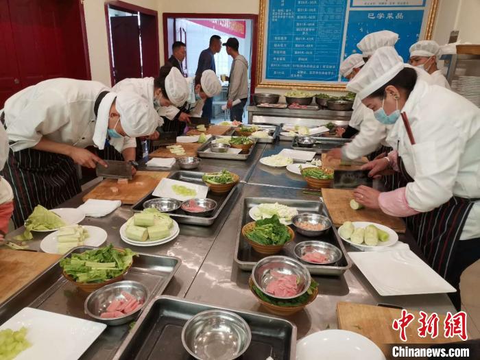 拉薩聚焦高校畢業(yè)生、農(nóng)牧民就業(yè)任務(wù)指標(biāo)均超額完成