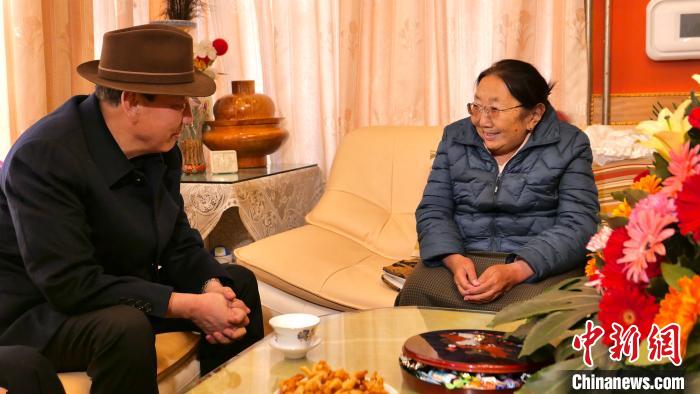 西藏自治區(qū)黨委統(tǒng)戰(zhàn)部部長旦科一行慰問黨外人士、愛國宗教人士及歸國藏胞