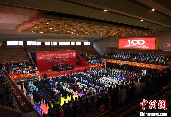 圖為西藏自治區(qū)區(qū)(中)直單位第六屆全民健身運動會、全民健身體驗月暨體育文化展活動現(xiàn)場 貢嘎來松 攝
