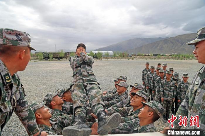 信任背摔?！《魏晡?攝