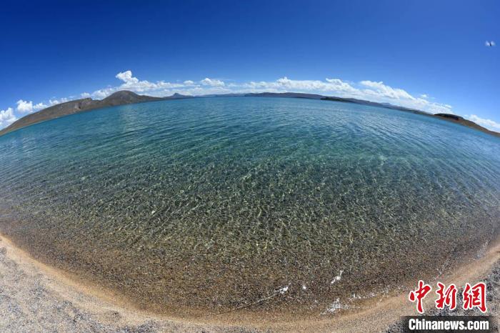 錯(cuò)鄂湖水清澈透明?！?lt;a target='_blank' ></p><p  align=