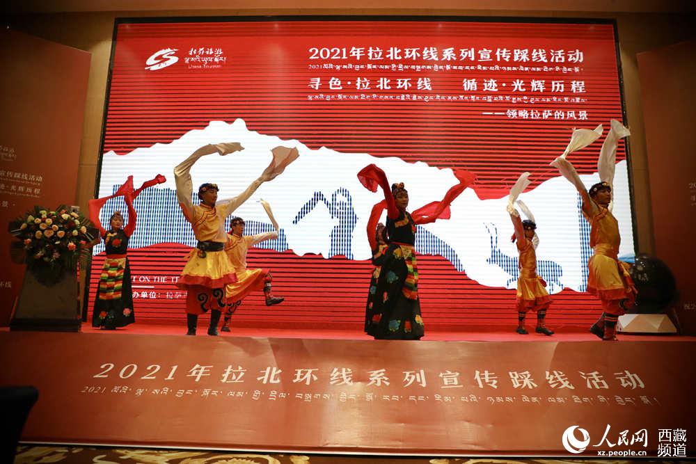 文藝表演。人民網(wǎng) 次仁羅布攝