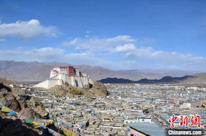 日喀則是“千山之宗，萬(wàn)水之源”，有著大城市所向往的天然資源?！∪A東師大供圖