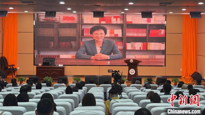 中國數(shù)百名專家學(xué)者齊聚共商西藏“穩(wěn)定、發(fā)展、生態(tài)、強邊”四件大事