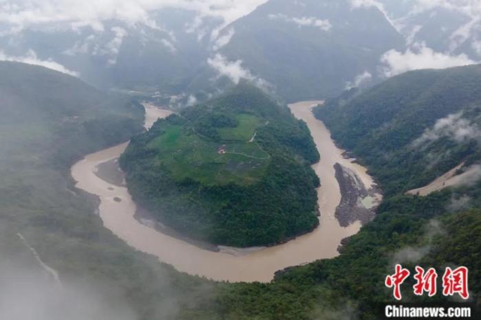 雅魯藏布江果果塘大拐彎。