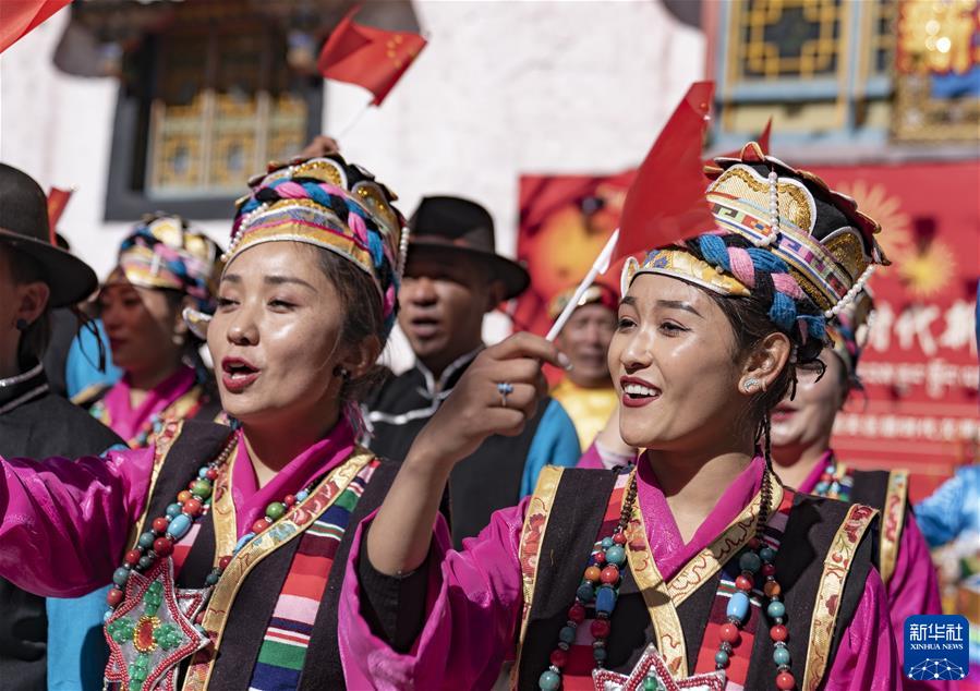 (社會)(2)拉薩:八廓街老大院里的笑聲