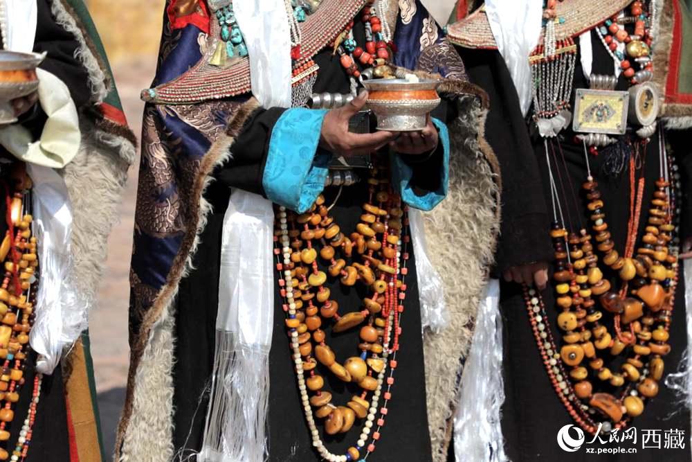 獨具特色的“飛天服飾”。人民網(wǎng) 李海霞攝