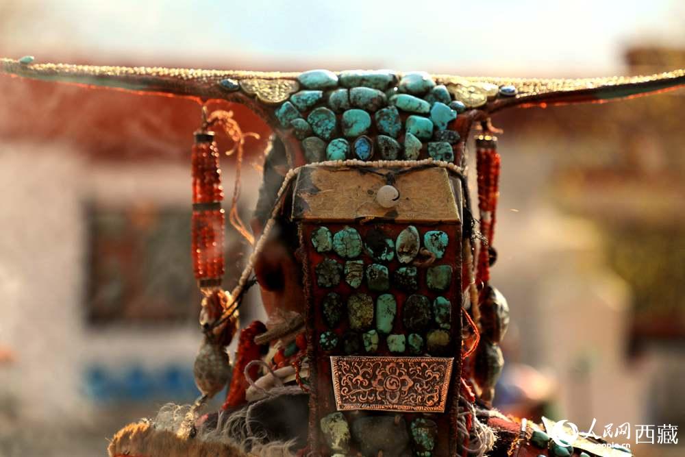 “飛天服飾”頭飾。人民網(wǎng) 李海霞攝