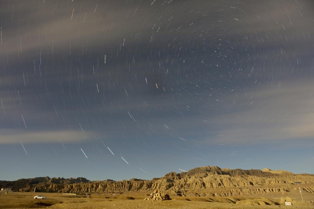 札達(dá)土林上空的星空。旦真次旦攝