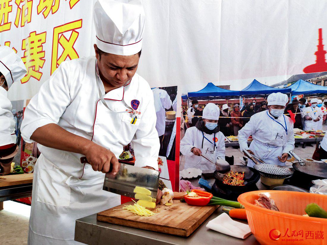 廚藝比拼現(xiàn)場(chǎng)。 人民網(wǎng) 李海霞攝