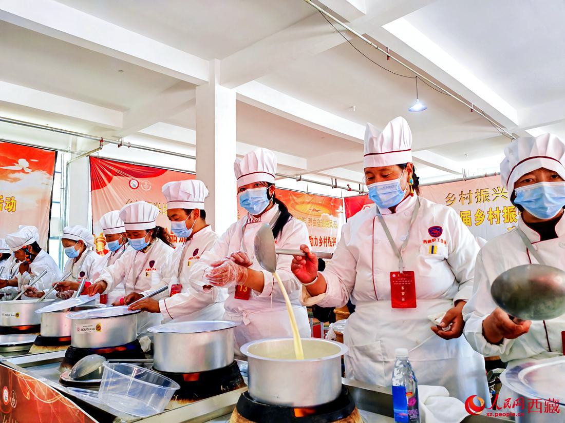 廚藝比拼。人民網(wǎng) 李海霞攝