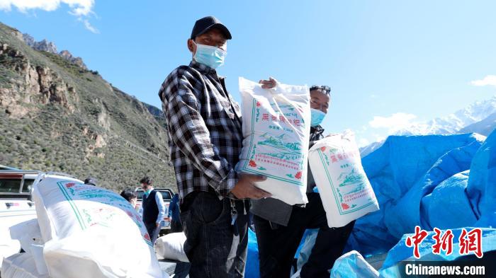 圖為合作社加工完成的優(yōu)質(zhì)糌粑?！〖卫杩h融媒體中心供圖