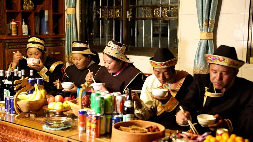 吃“古突”。