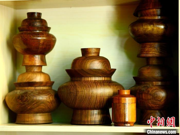 圖為各種木碗成品?！?鄧巴 　攝