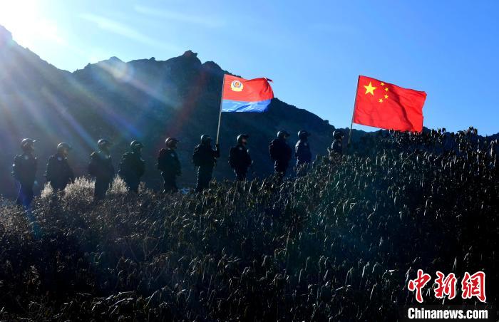 1月6日，移民警察正在乃堆拉巡邏?！±盍?攝