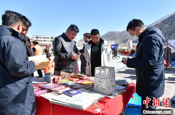 圖為展銷會現(xiàn)場?！∝暩聛硭?攝