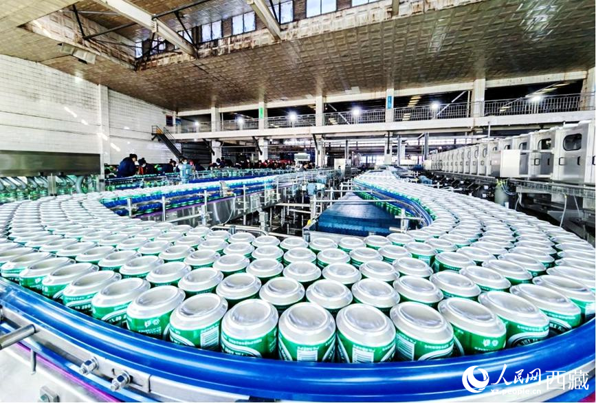 全新升級(jí)的生產(chǎn)線投入使用。人民網(wǎng) 李海霞攝