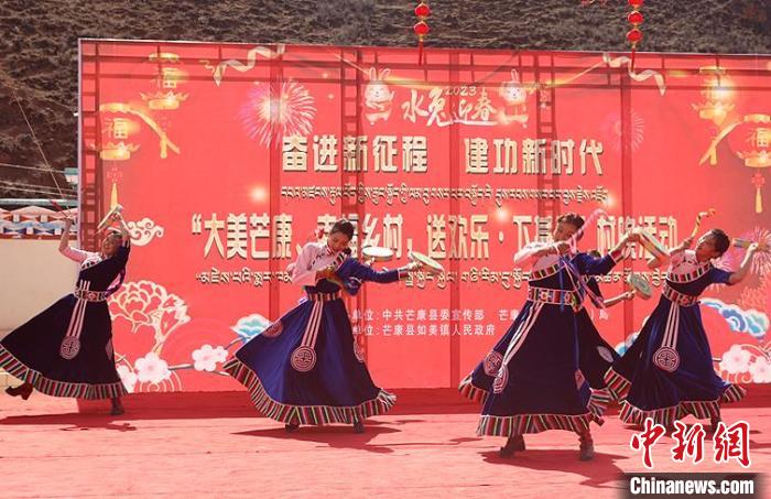 舞蹈《吉祥熱巴》?！∶⒖悼h委宣傳部供圖