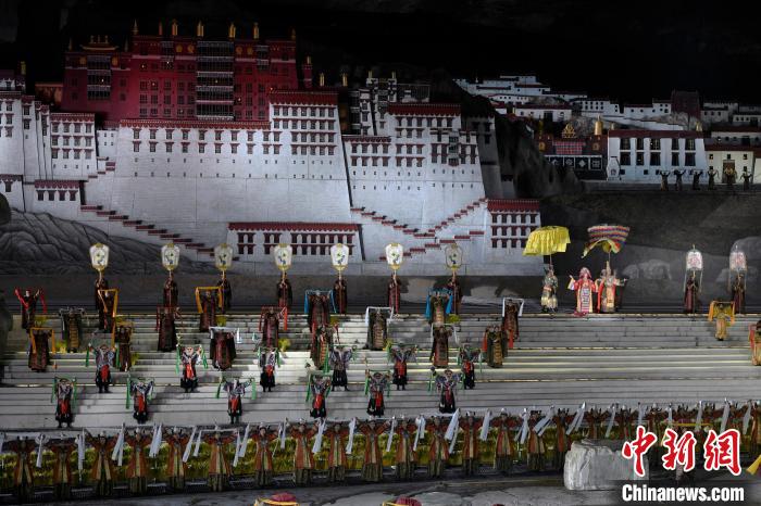 3月17日，西藏拉薩，《文成公主》大型史詩劇演出現(xiàn)場(chǎng)。　李林 攝