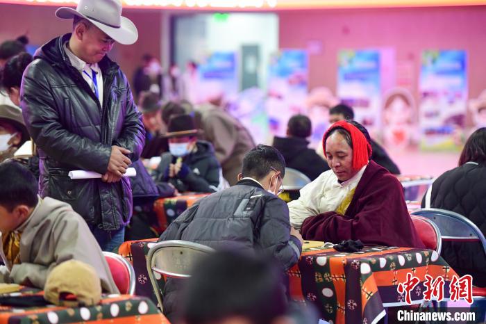 圖為比賽現(xiàn)場?！∝暩聛硭?攝