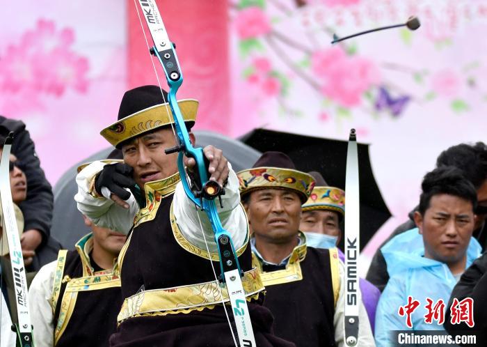 3月28日，選手參加響箭比賽。　李林 攝