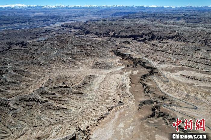 4月5日，西藏阿里札達(dá)土林。(無(wú)人機(jī)照片) 李林 攝