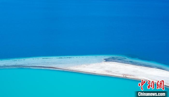 圖為山南羊卓雍錯(cuò)?！『闻罾?攝