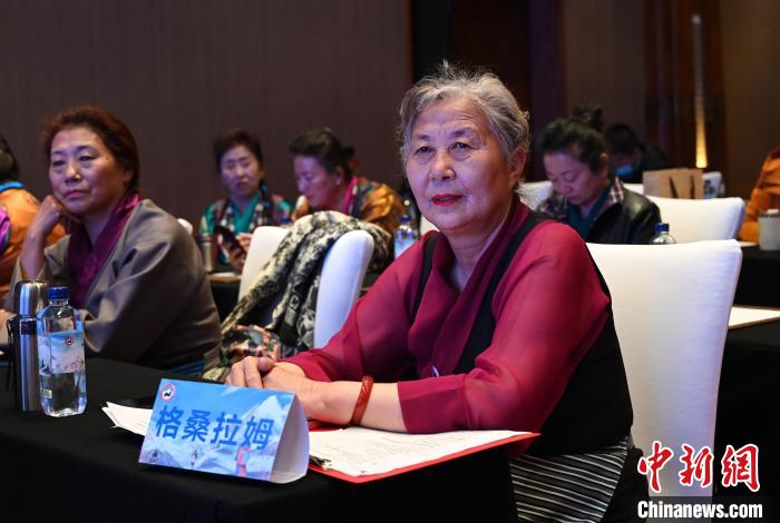 圖為西藏銀發(fā)旅游產(chǎn)品體驗團老年代表?！≮w朗 攝