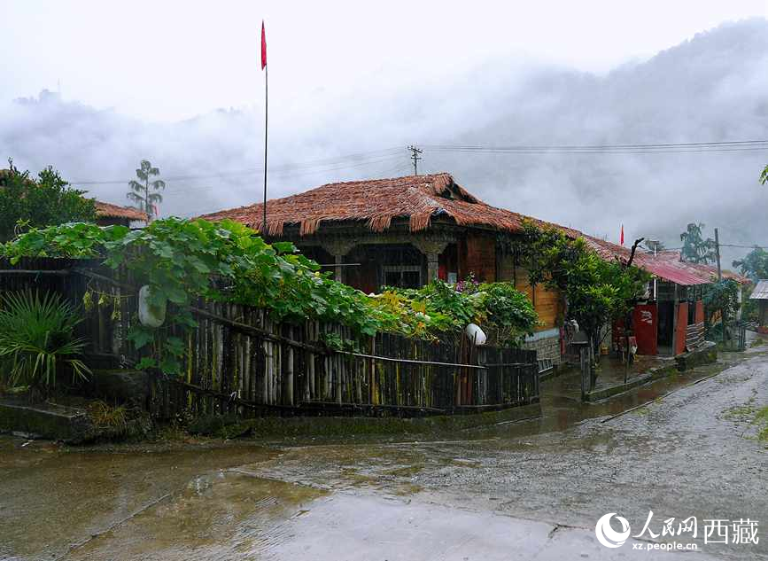 門巴族的特色庭院。