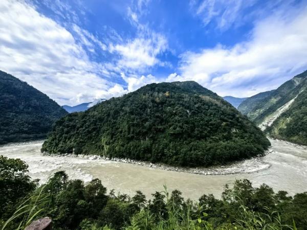 幾代建設(shè)者，歷經(jīng)半個(gè)多世紀(jì)完成！這是一條怎樣的公路？