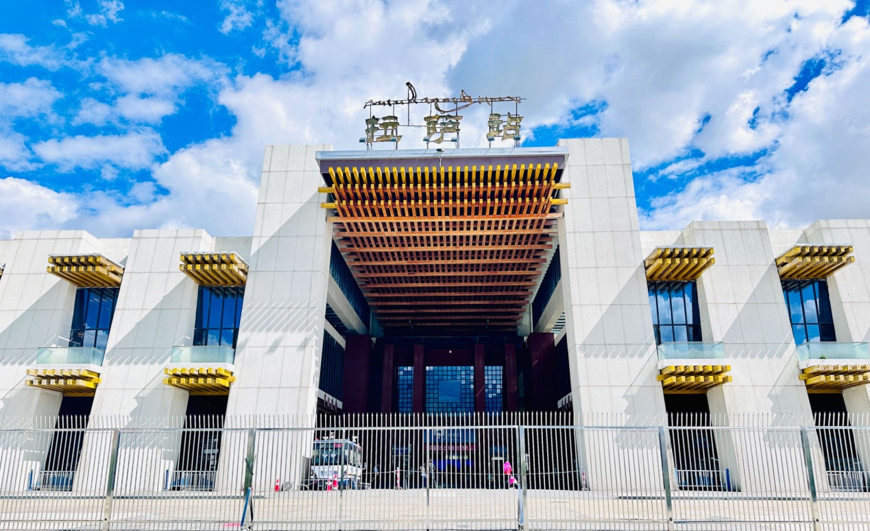 拉薩火車站。人民網記者 益西康珠攝