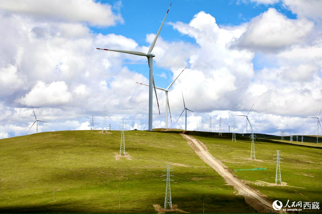 西藏那曲市色尼區(qū)的歐瑪亭嘎風電場。