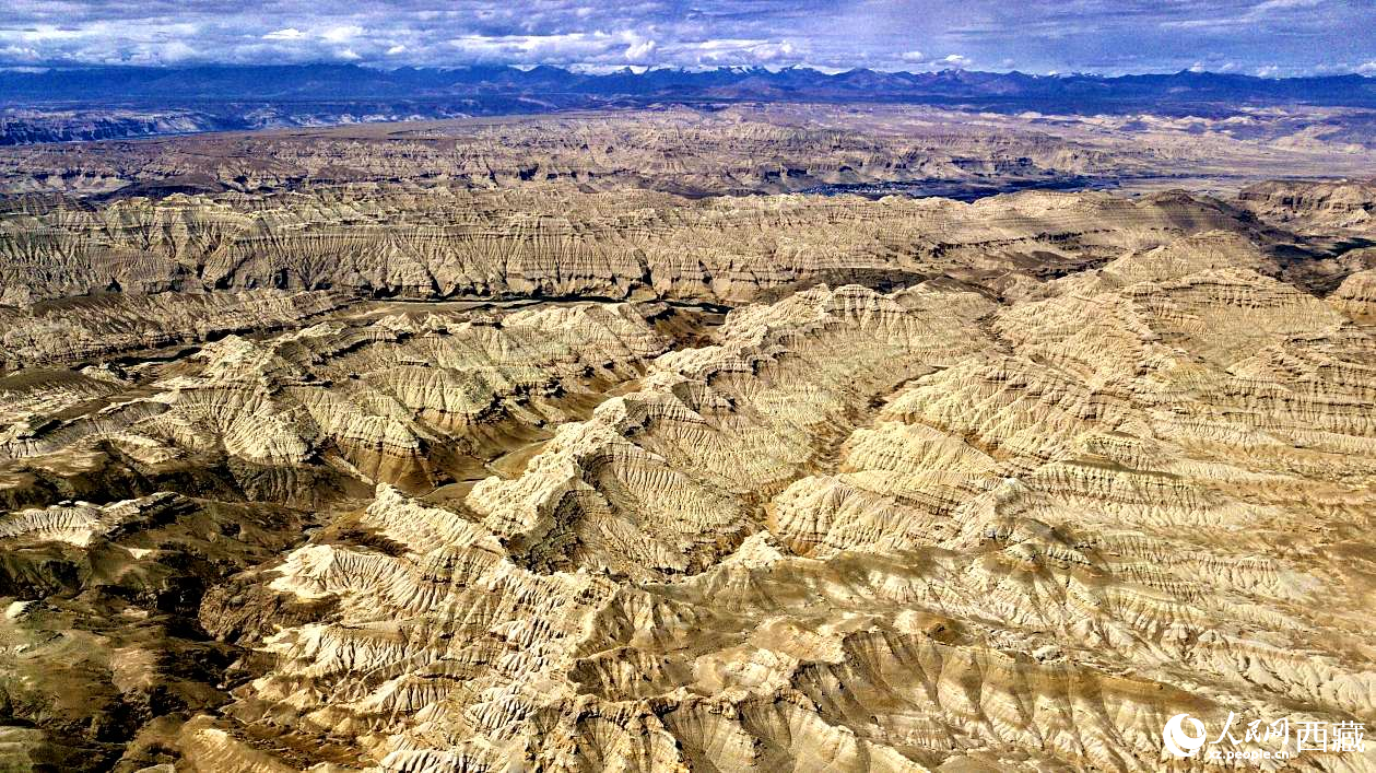 鳥瞰西藏阿里地區(qū)札達土林國家地質(zhì)公園。