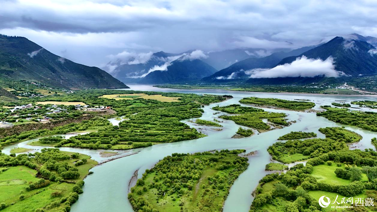 西藏林芝市雅尼國家濕地公園風景如畫。
