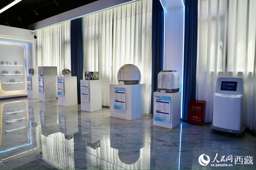 各類制氧產(chǎn)品。人民網(wǎng)記者 次仁羅布攝