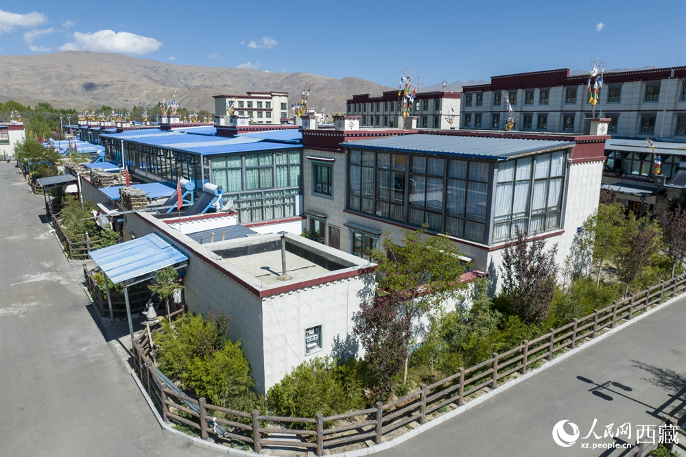 寬敞明亮的藏式民居。人民網(wǎng)記者 次仁羅布攝
