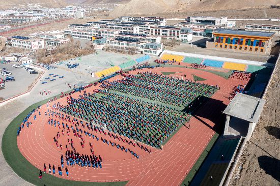 定日縣第二初級中學全貌。人民網(wǎng)記者 翁奇羽攝