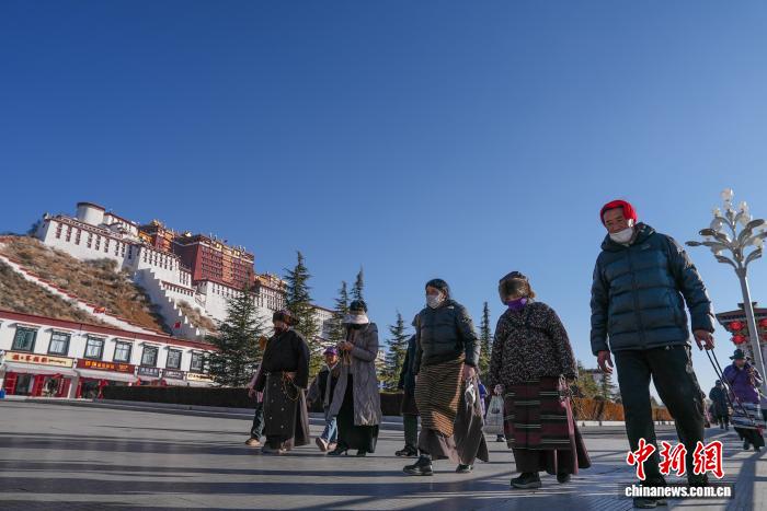 雪域高原農(nóng)閑季信眾赴拉薩朝拜忙