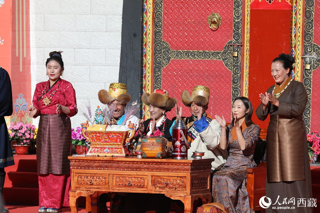 雅礱“村晚”鬧新春。人民網(wǎng)記者 吳雨仁攝