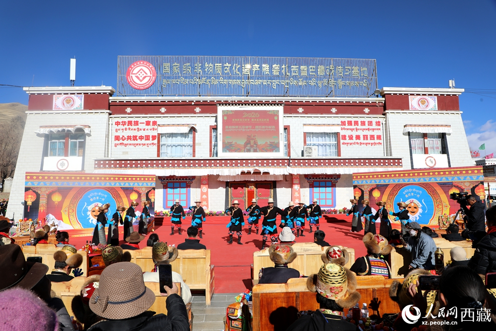 雅礱“村晚”鬧新春。人民網(wǎng)記者 吳雨仁攝