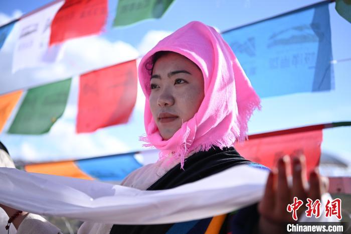 西藏:“情定當(dāng)雄”篝火鍋莊晚會(huì)開(kāi)啟拉薩文旅盛宴