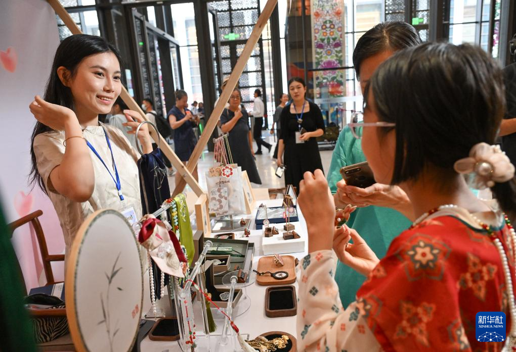 慶“立秋” 逛非遺