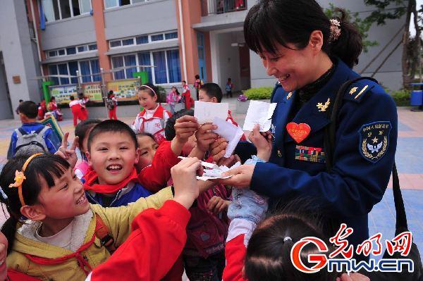 【我和軍隊的不解之緣】“先是軍人，才是媽媽”