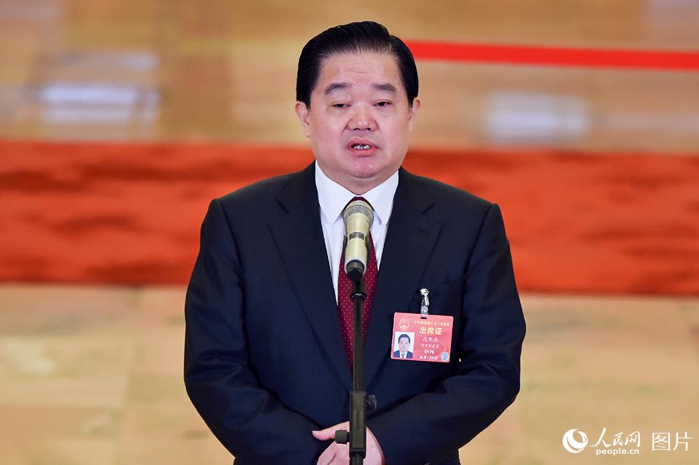 全國(guó)人大代表、河北省人大常委會(huì)黨組書記、常務(wù)副主任范照兵。