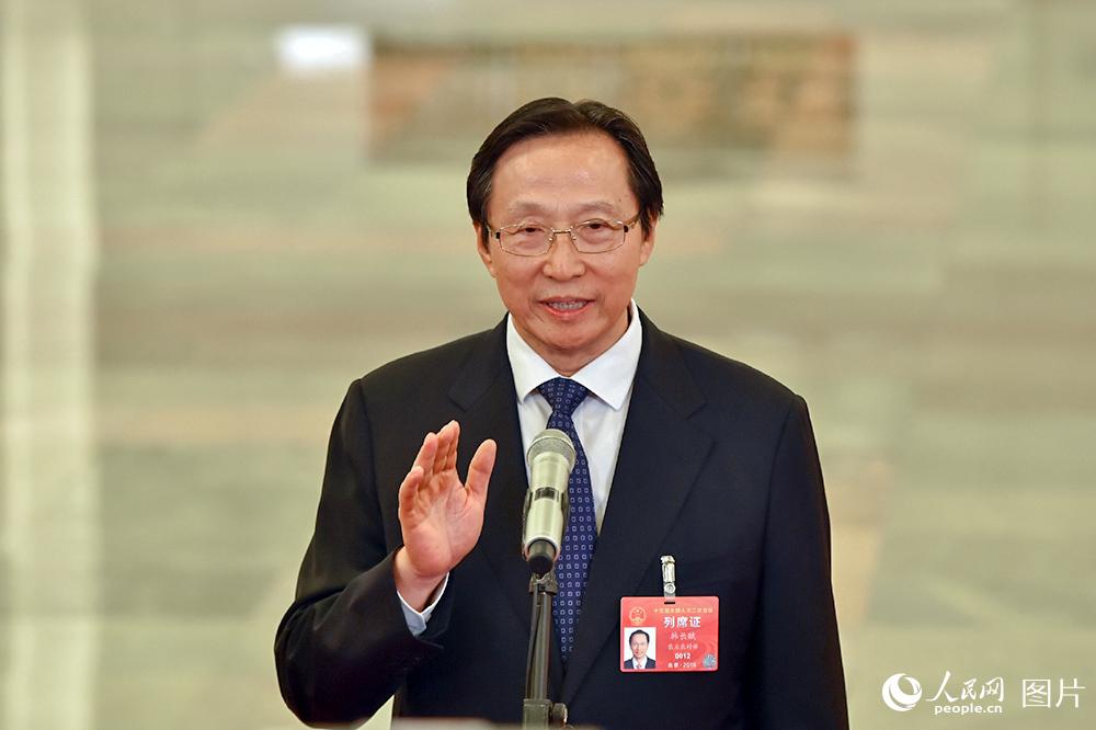 農(nóng)業(yè)農(nóng)村部部長(zhǎng)韓長(zhǎng)賦回答記者提問。