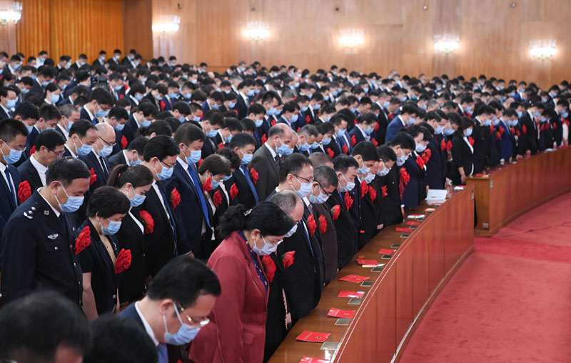 2020年9月8日上午，全國抗擊新冠肺炎疫情表彰大會在北京人民大會堂隆重舉行。這是全場肅立，向新冠肺炎疫情犧牲烈士和逝世同胞默哀。