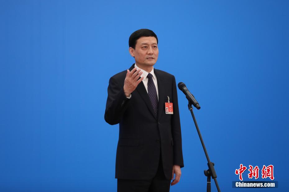 3月8日，第十三屆全國人民代表大會第四次會議舉行第二場“部長通道”采訪活動。圖為中國工業(yè)和信息化部部長肖亞慶通過網(wǎng)絡(luò)視頻方式接受采訪。 <a target='_blank' ><p  align=