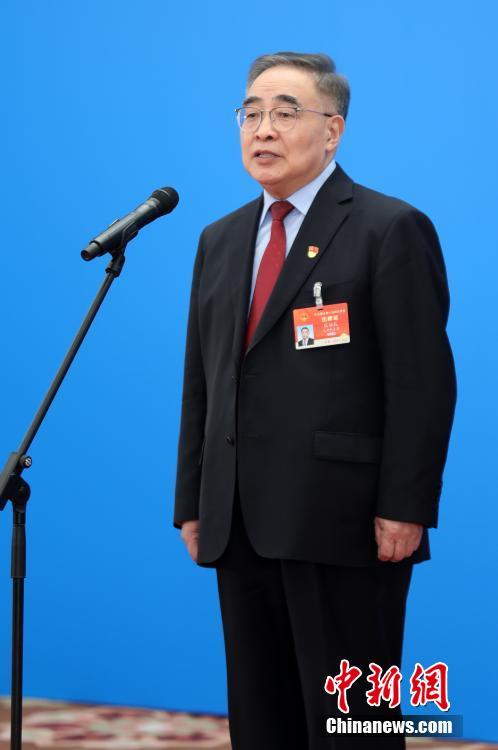 3月8日，第十三屆全國人民代表大會第四次會議舉行第二場“代表通道”采訪活動。圖為全國人大代表張伯禮通過網(wǎng)絡(luò)視頻方式接受采訪。 <a target='_blank' ><p  align=