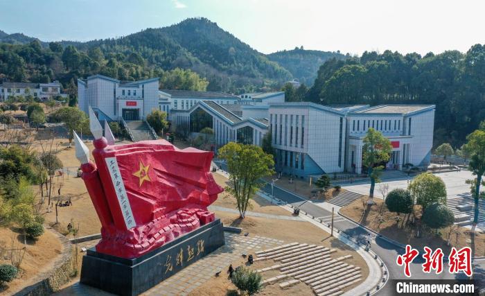 文家市鎮(zhèn)秋收廣場(chǎng)?！钊A峰 攝